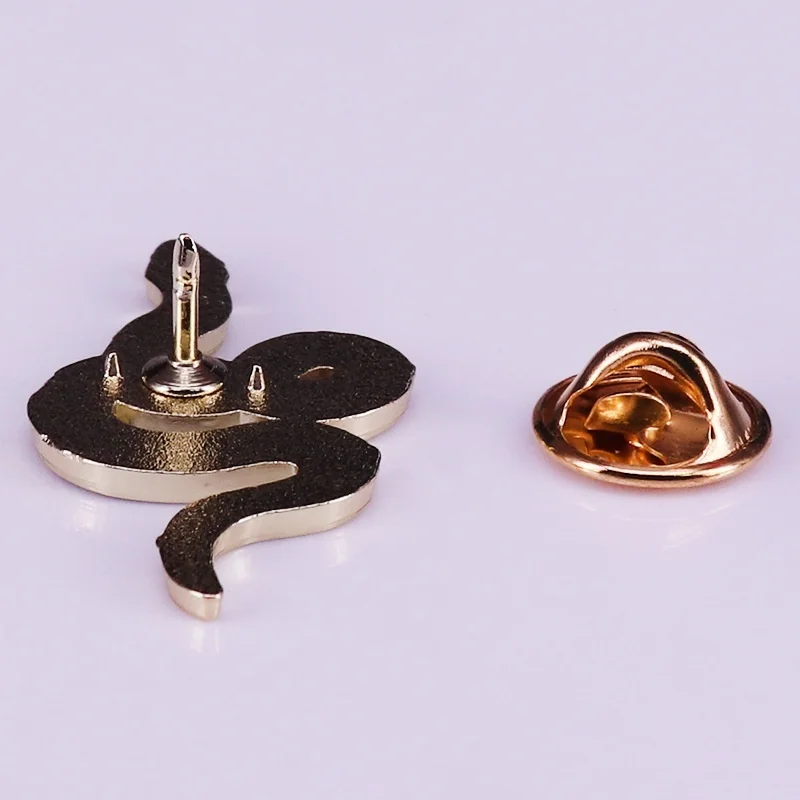 

P4971 Dongmanli Moon Snake Art Hard Enamel Pins Brooch Women Lapel Backpack Bags Badge Jewelry Gifts