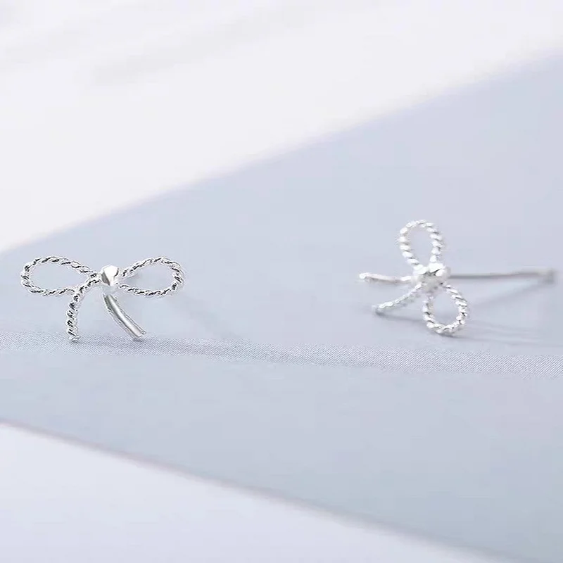 

S925 Silver Korean Temperament Small Bowknot Earrings Female Simple Classic Temperament Party Jewelry Sleep Without Picking