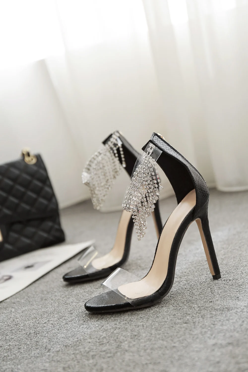 Босоножки женские с бахромой классические туфли ремешком на щиколотке сандалии