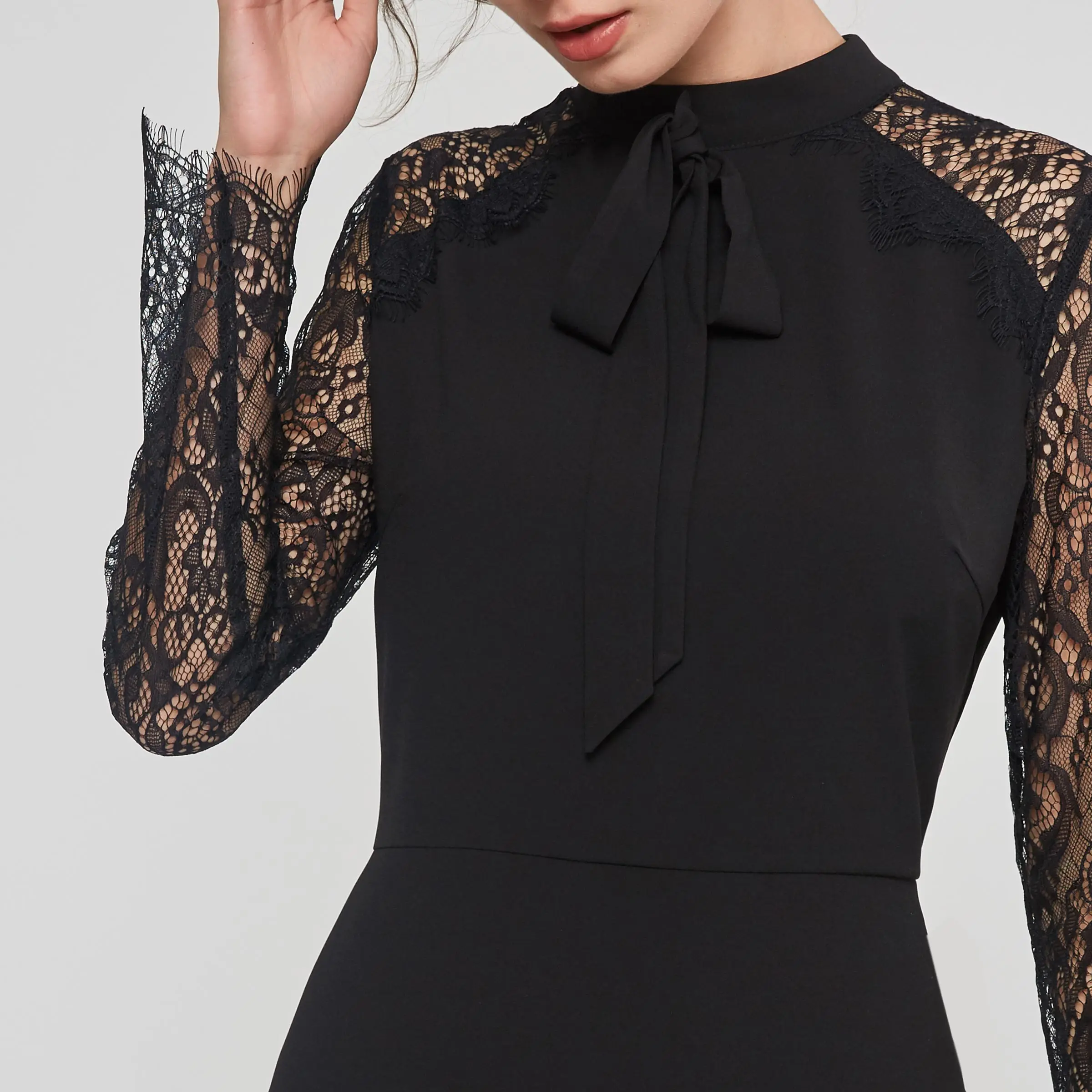 Винтажное облегающее платье женское осеннее кружевное с бантом элегантная