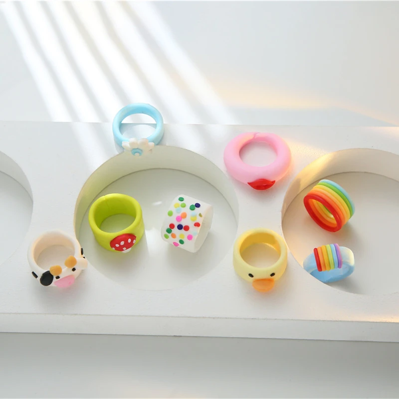 

AOMU 5PCS/Set 2021 New Summer Fashion Colorful Ceramic Rainbow Irregular Round Cartoon Ring for Women Girls Jewelry Gifts