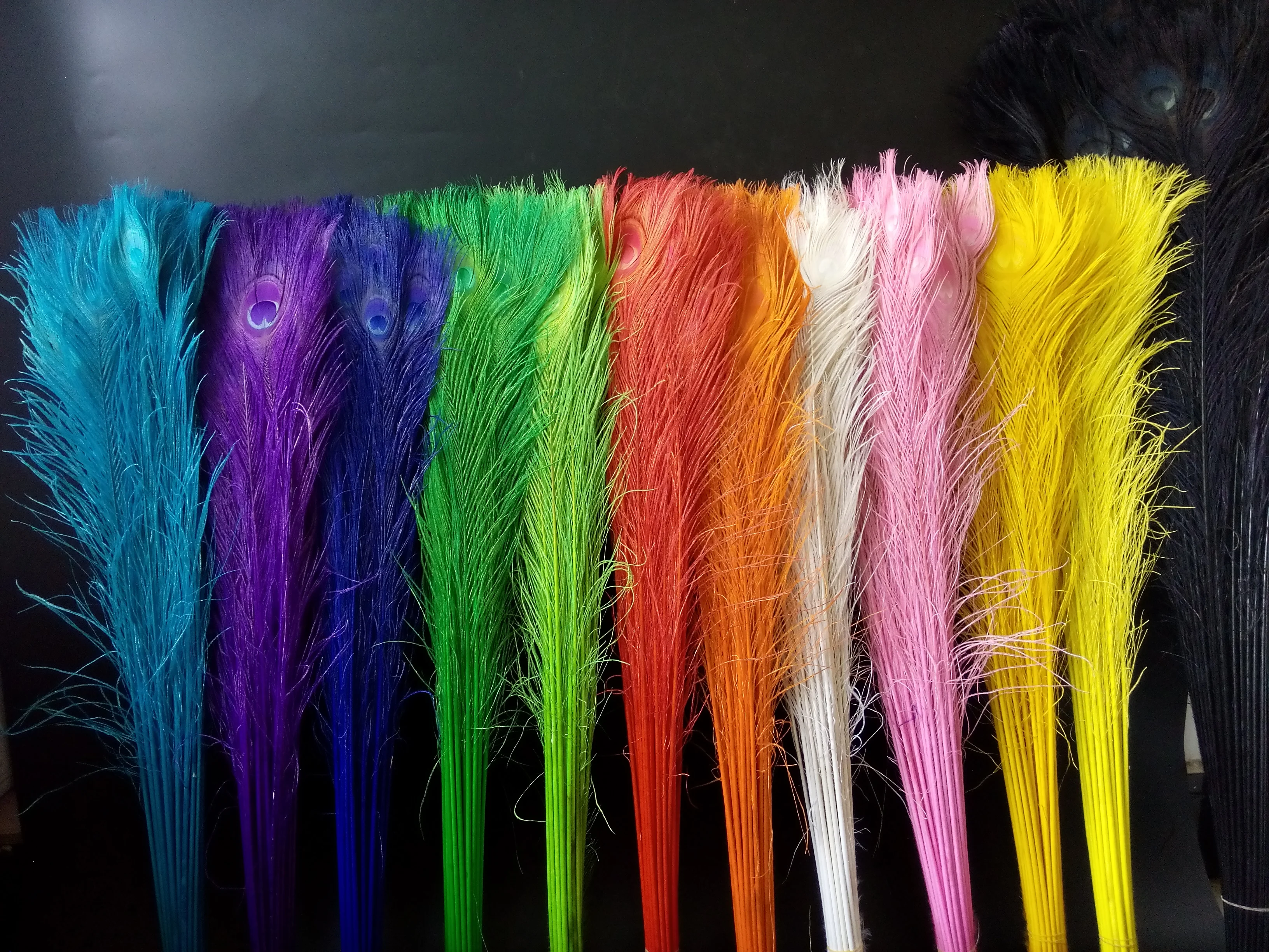 

100 pcs quality black peacock feathers 70-80cm DIY wedding living room decorated Showgirl Backpieces Carnival Crafts Plume Pluma