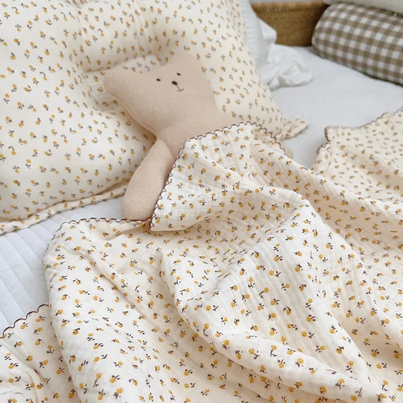 

Korean Floral Daisy Kids Bedding Quilts 4 Layer Gauze Cotton Breathable Blanket Thin Air Condition Cover Nursery School Baby