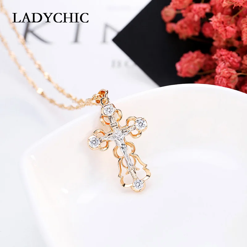 LADYCHIC Модные женские AAA циркон крест кулон золотой цвет Медь Кристалл Крест Иисуса Подвески ожерелье хип хоп ювелирные изделия LN1060