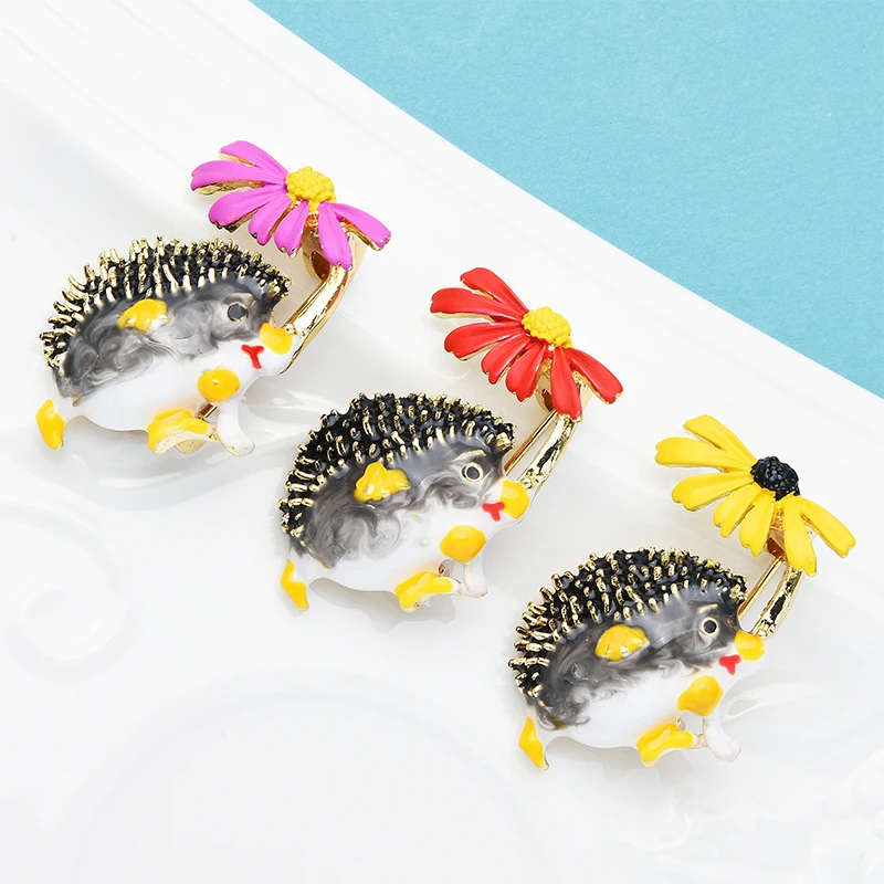 

Wuli&baby Lovely Hold Flower Hedgehog Brooches Women 8-colors Animal Pet Party Office Causal Brooch Pins Gifts