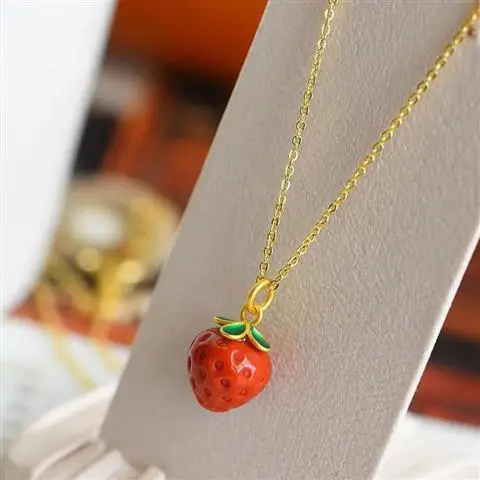 

South Red Inlaid Finished Product Strawberry Pendant Natural Full of Meat Flawless South Red Sterling Silver Gilding Color-Prese