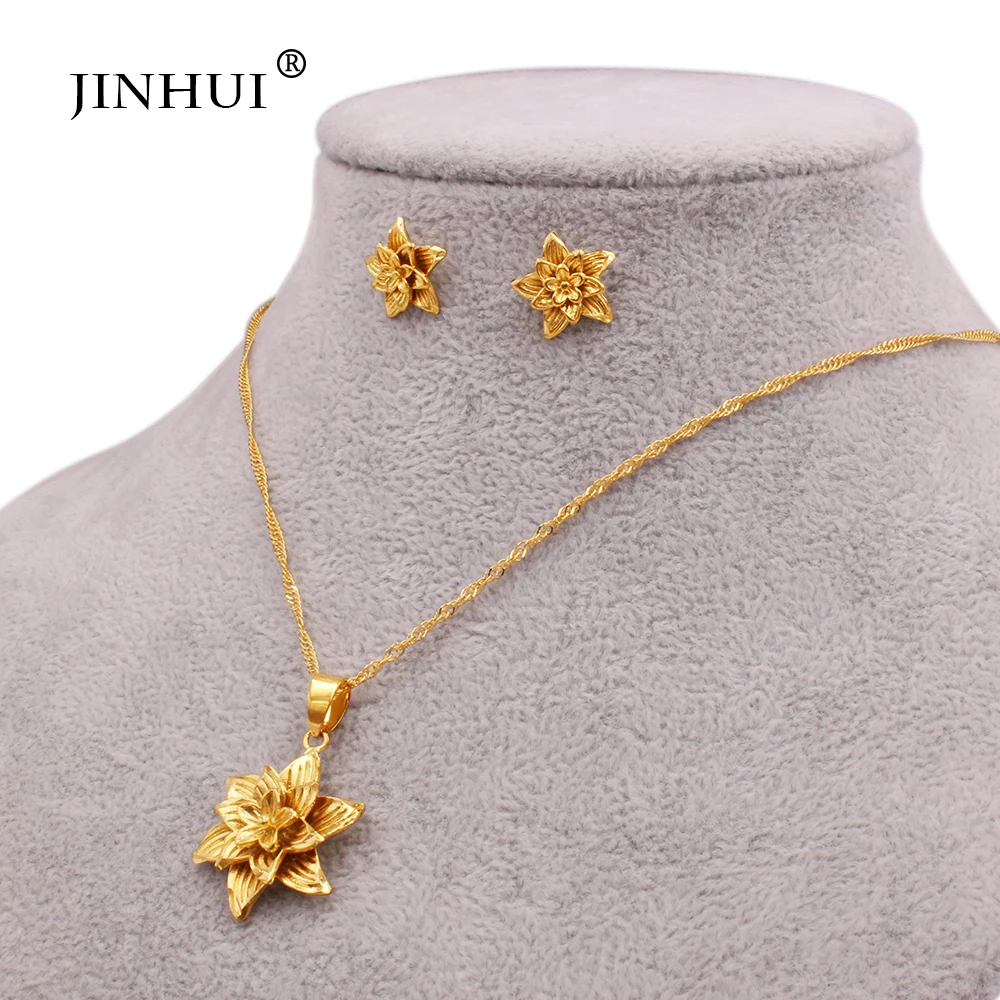 Женский свадебный ювелирный комплект из колье и серёг с маленькими цветами |