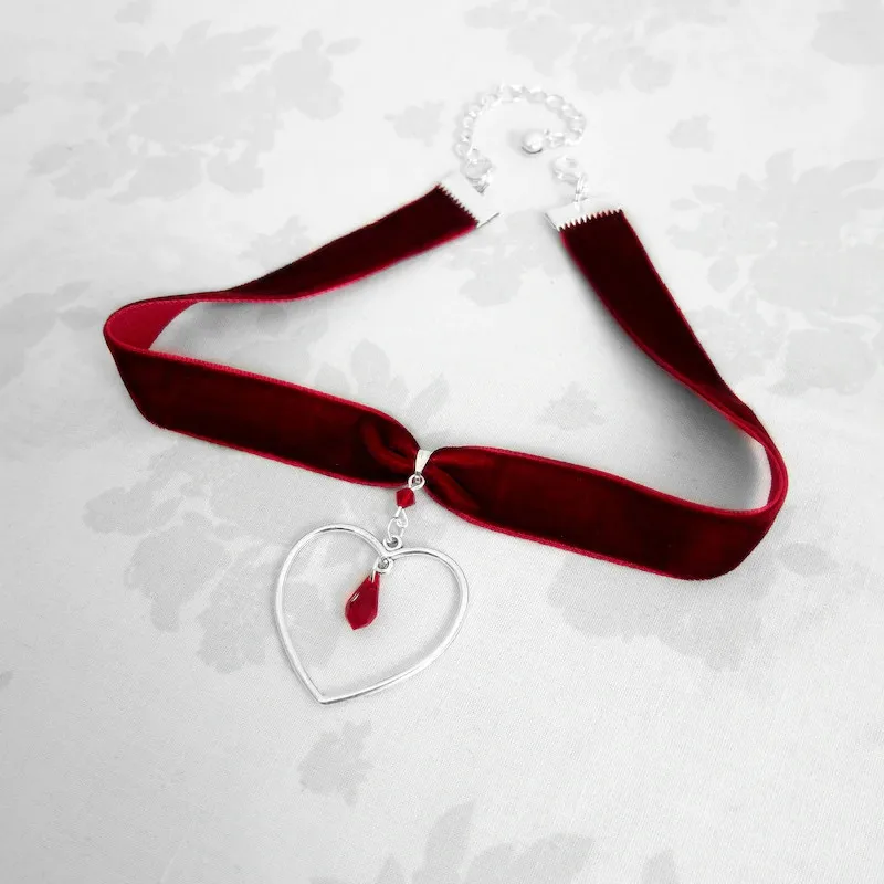 Фото Женское бархатное ожерелье-чокер Goth с красными бусинами и сердцем ювелирные