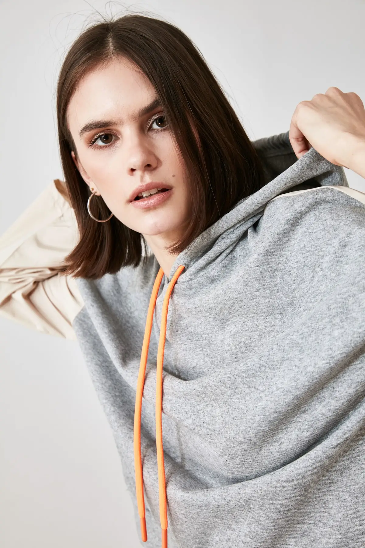 

Trendyol With Color Block Hooded Knitted Sweatshirt TWOAW21SW1859