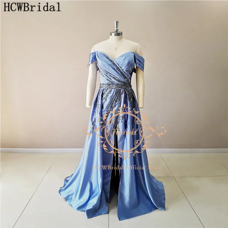 

Длинное вечернее платье с открытыми плечами и съемным шлейфом