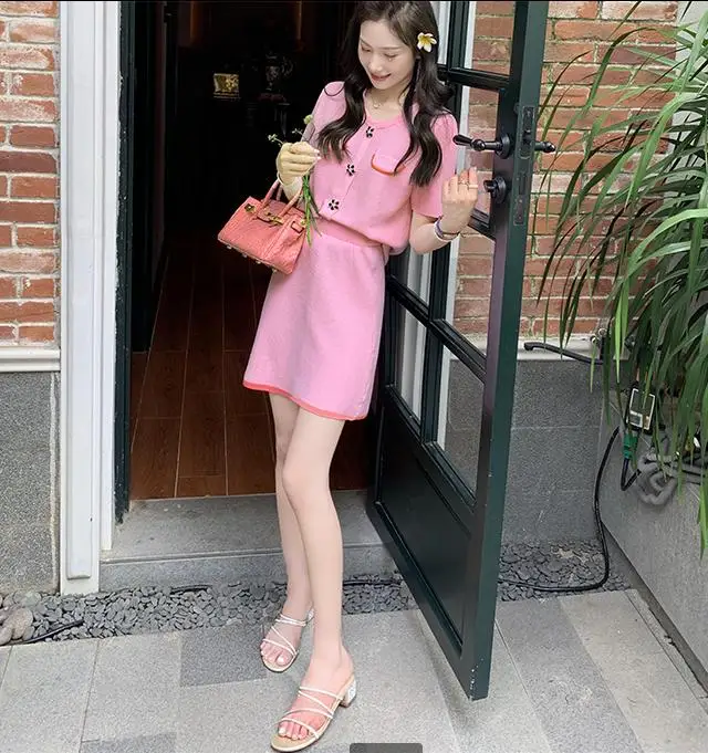

French gentle wind princess is pink knitting two-piece dress custom flower buckle ice silk skirt suit
