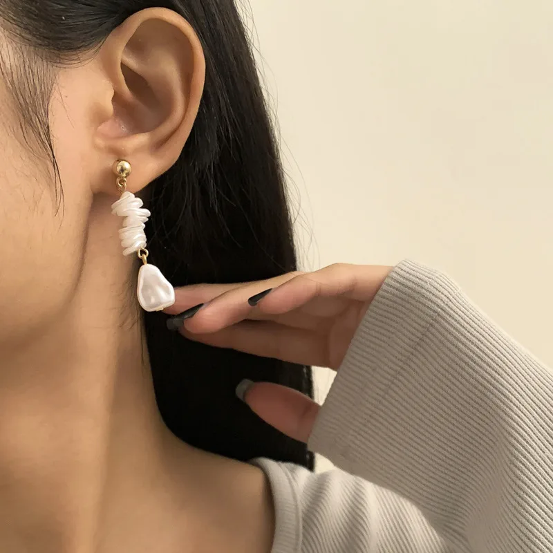 

Vintage Unusual Pearl Earrings For Women 2021 Trend Hoop Hanging Earrings Asymmetrical Earrings Women's Jewelry Ear Accessories