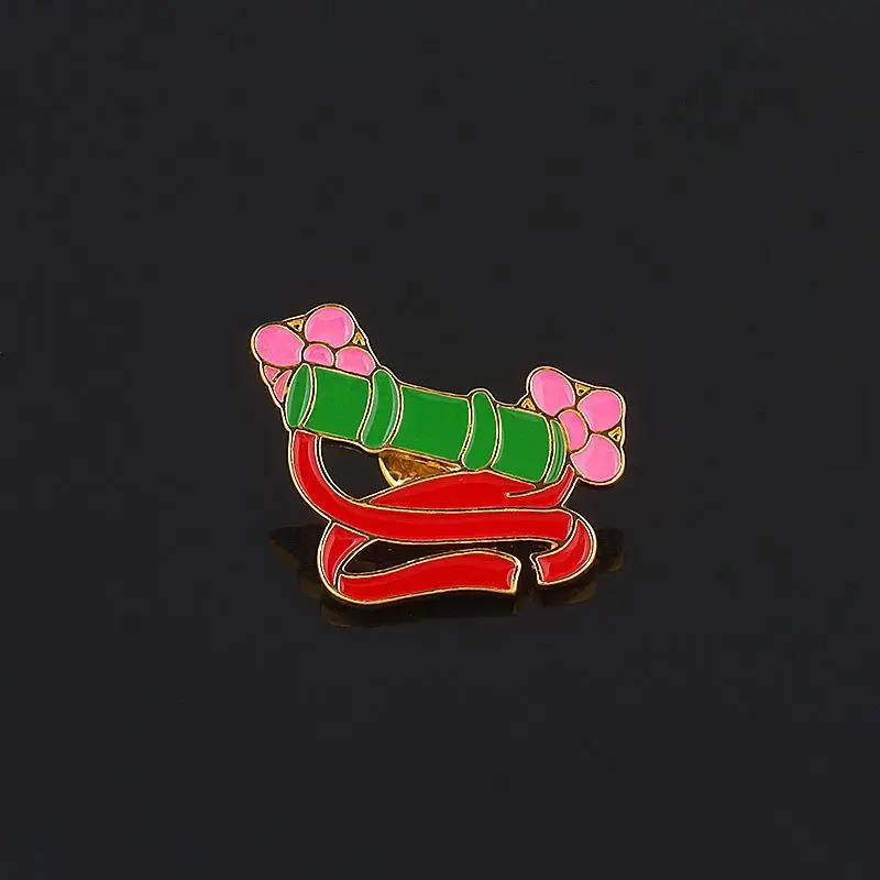 

Demon Slayer Kamado Nezuko Bamboo Tube Red Ribbon Exclusive Arms Small Clothing Decorative Brooch Metal Enamel Badge