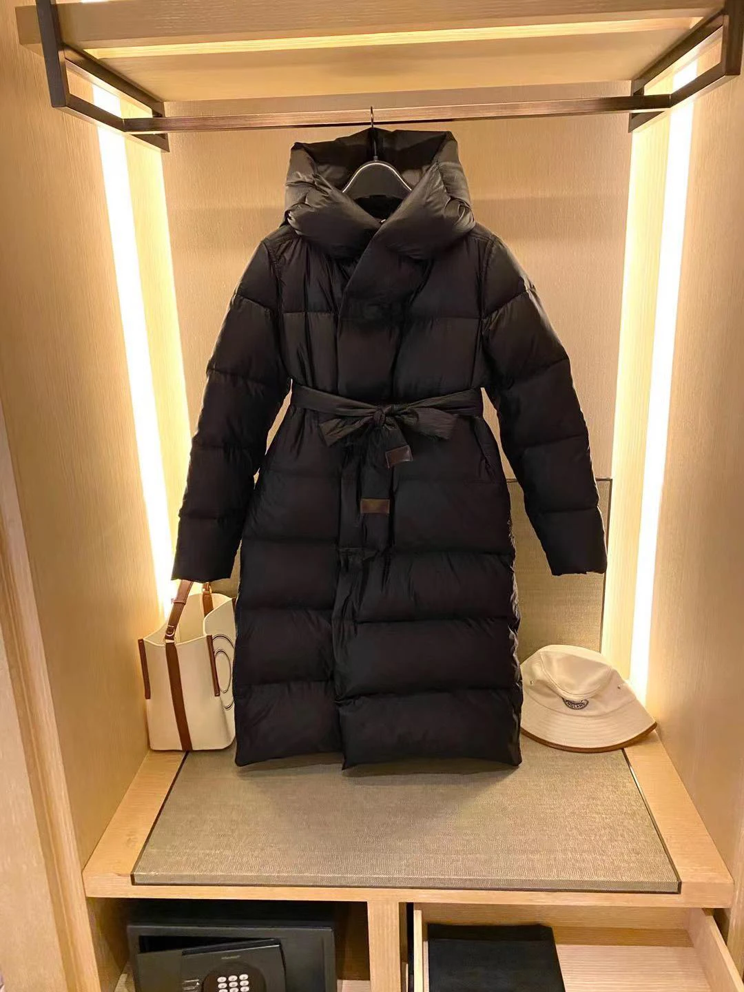 Новинка зимняя женская куртка утепленное пальто с капюшоном на белом утином пуху