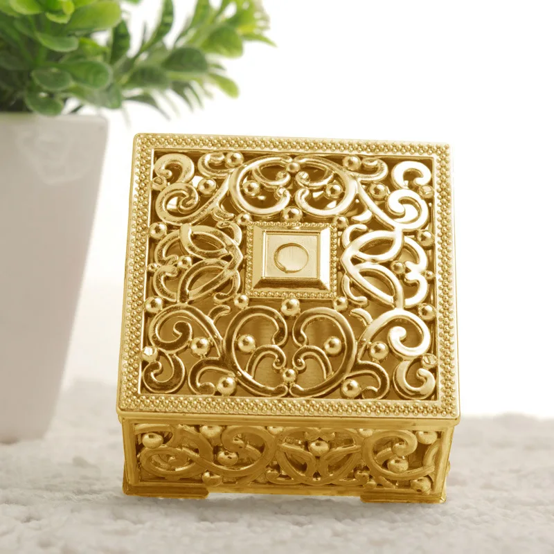 

Plastic Hollow Gold Foil Cake Candy Box Wedding Favor Marriage Baby Shower Gift Treat Storage Box Party Event Supply