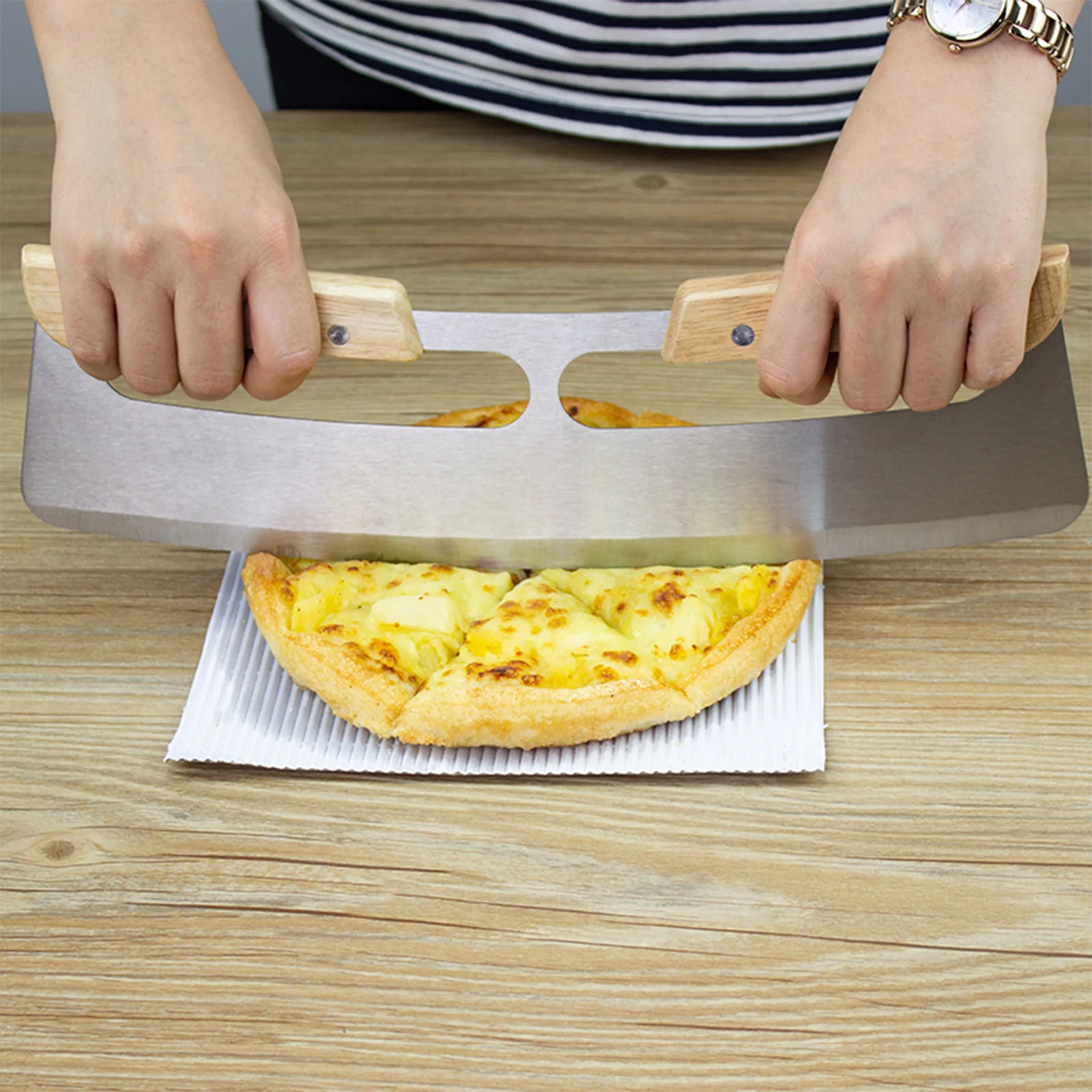 

Pizza Cutter Rocker with Wood Handles Stainless Steel Pizza Slicer Blade with Protective Cover for Cake All Types of Crust