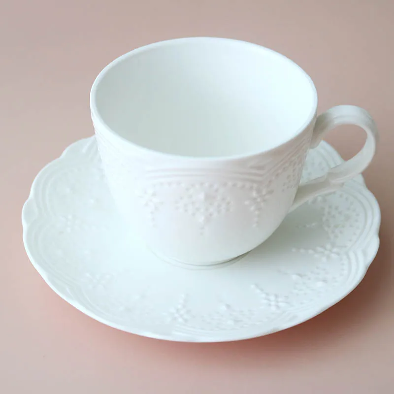 Керамическая белая рельефная Цветочная узор элегантная лепестковая тарелка