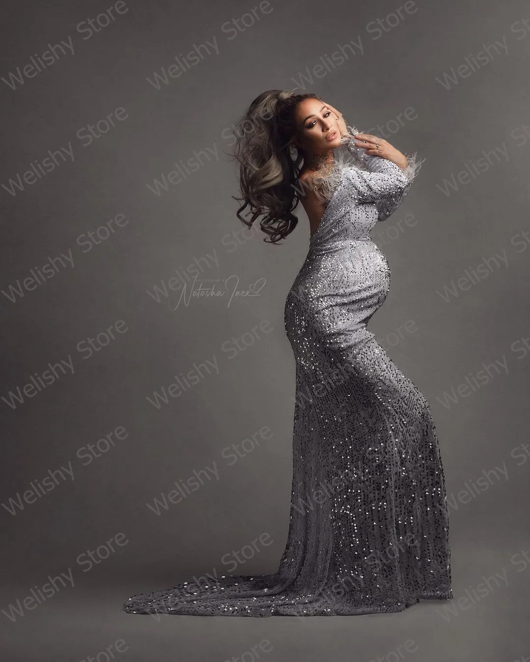 Великолепные блестящие серебристые женские вечерние платья с открытой спиной