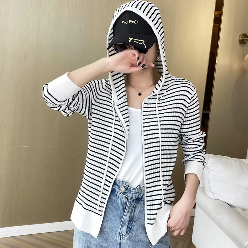 

2021 spring new women's striped contrast zipper top fine wool Hooded Sweater Cardigan