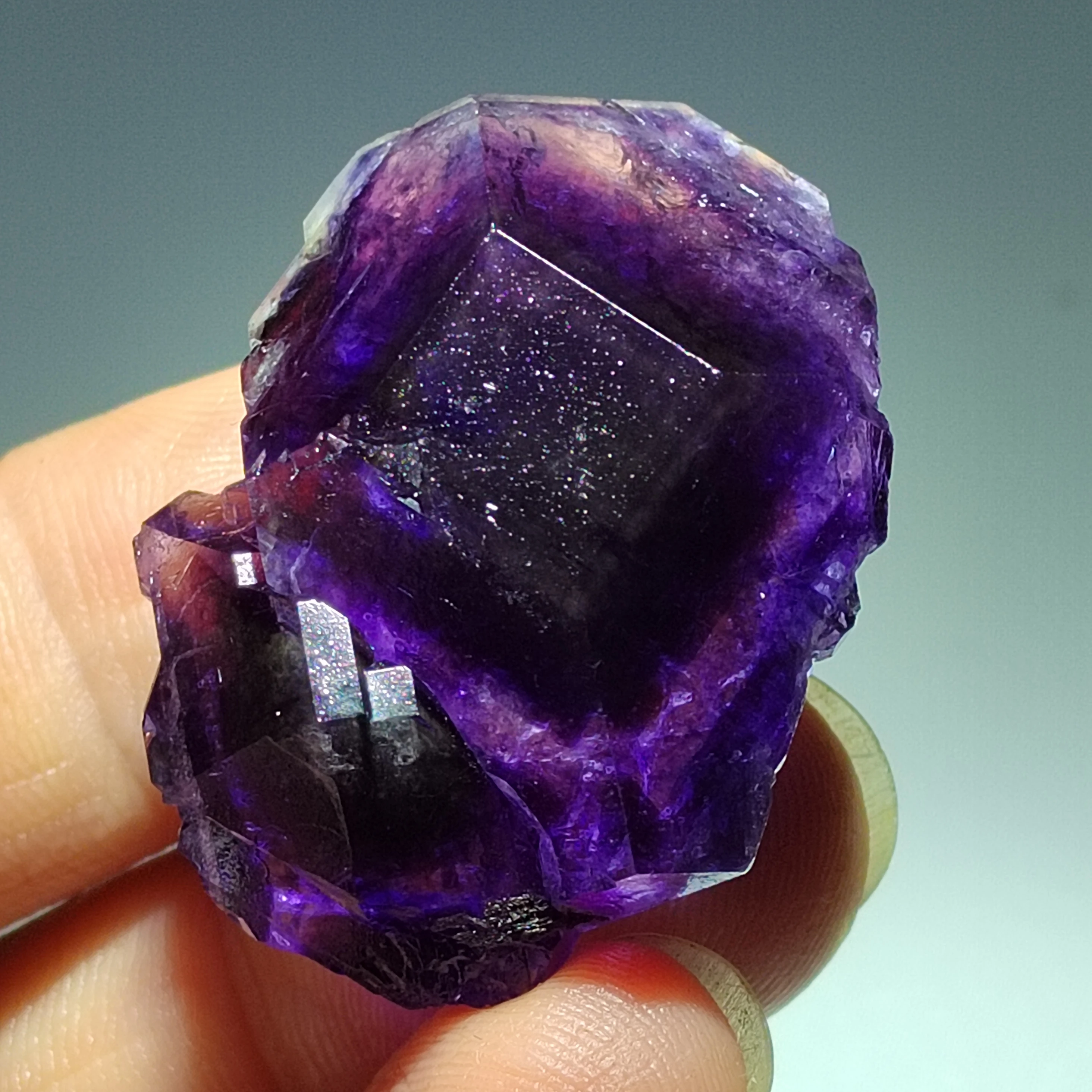 

18.3gNatural rare single grain violet Fluorite Crystal mineral specimen, healing aura energy, home decoration