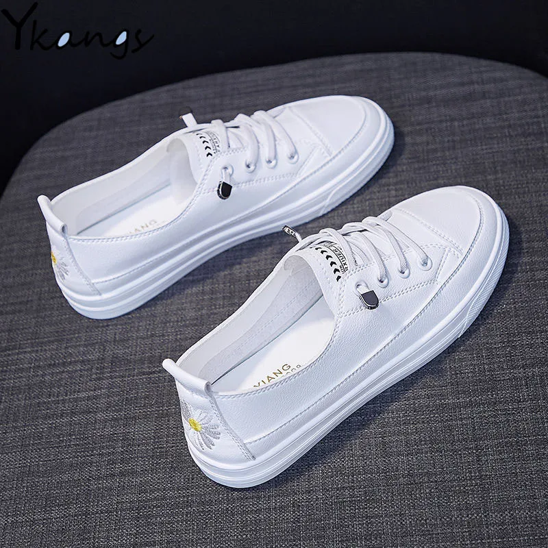 

2022 New Pu Breathable Students Leather Loafers White Autumn Sneakers For Women Daisy Casual Fashion Ladies Flats vulcanizeShoes