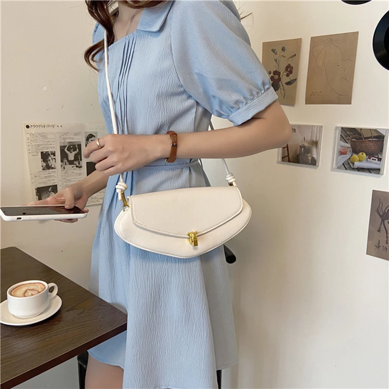 

Small Crowd Design Bag Armpit Bag French Simple Single Shoulder Diagonal Bag Hand Carrying Pearl 2021 New Fashion Women