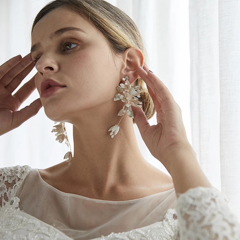 

YOUYOU BRIDE Handmade Floral Bridal Dangle Earring Crystal Green Leaves Wedding Accessories Gold Color Women Drop Earring