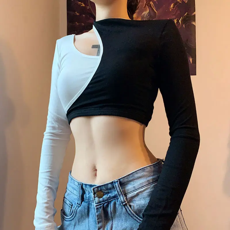 

The new black and white contrast color long-sleeved T-shirt design sense hollow out all-match cropped cropped top women