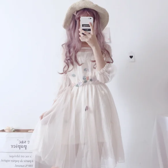 Женское платье с вышивкой в виде бабочек и буффами на рукавах | Женская одежда