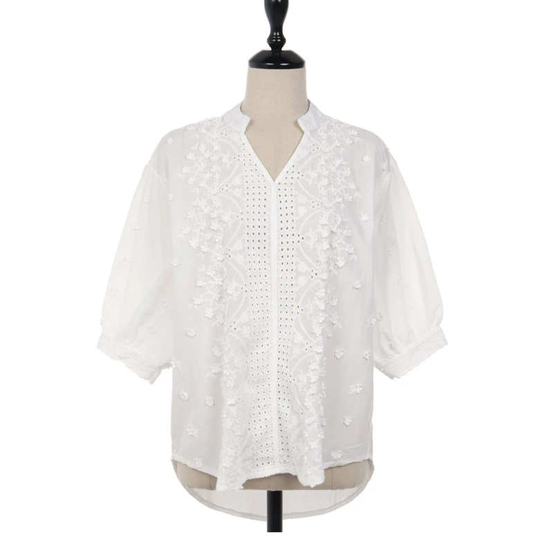 Camisa holgada de encaje para mujer, Nuevo bordado coreana con costuras huecas, flor, cuello en V, ajustada, verano 2021