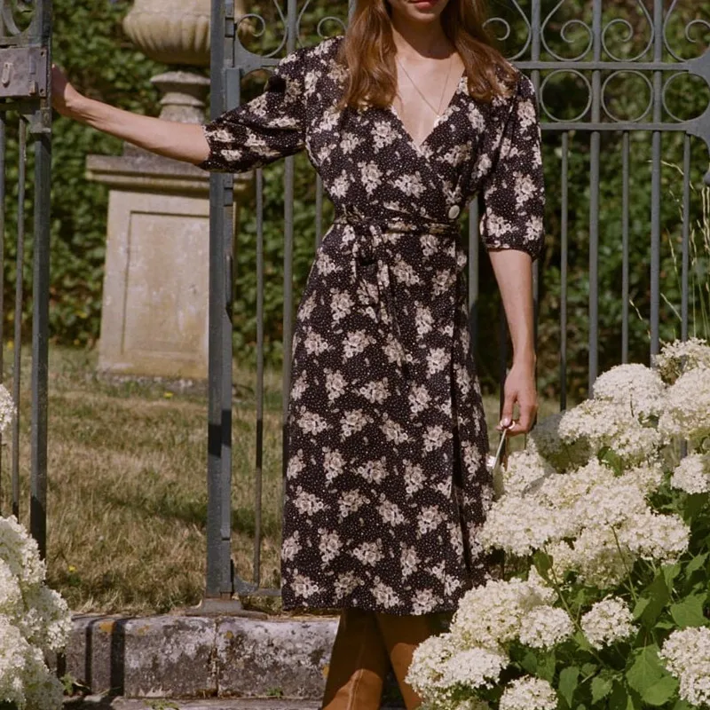 Женское платье миди с цветочным принтом коротким рукавом и v образным вырезом