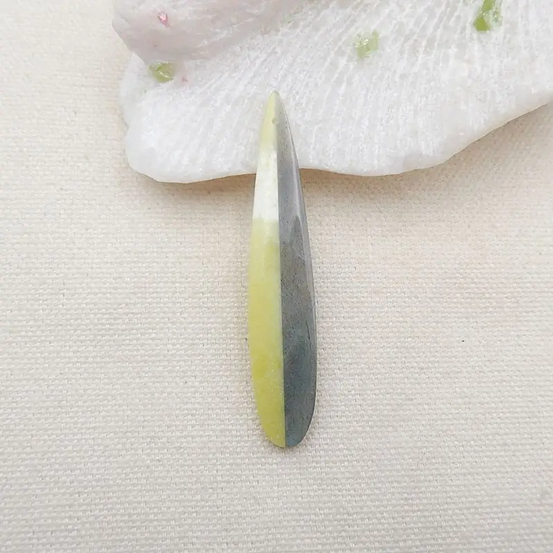 Ожерелье с подвеской из натурального камня лабрадорит и змеиная Интарсия