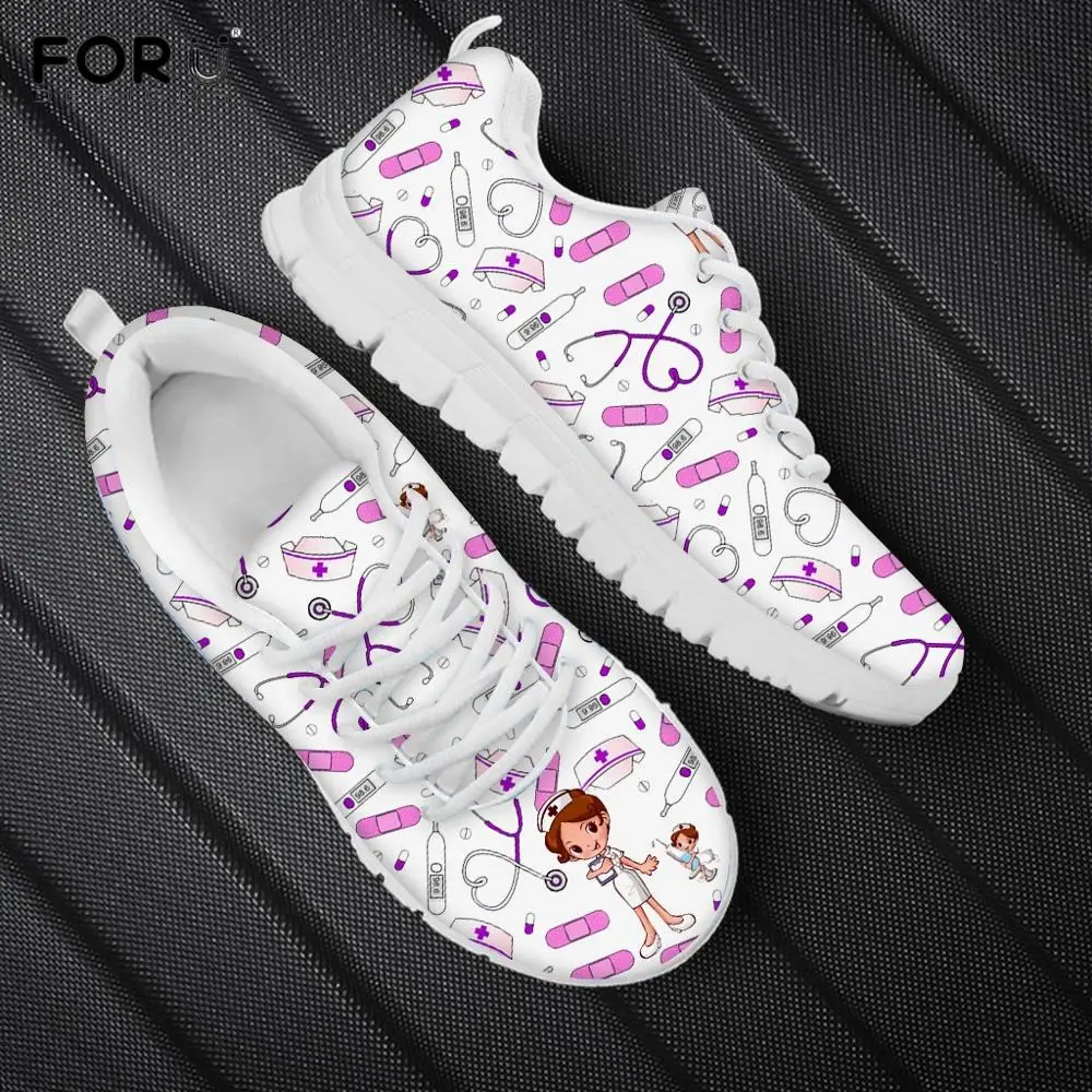 

Женские кроссовки на плоской подошве, с мультяшным принтом