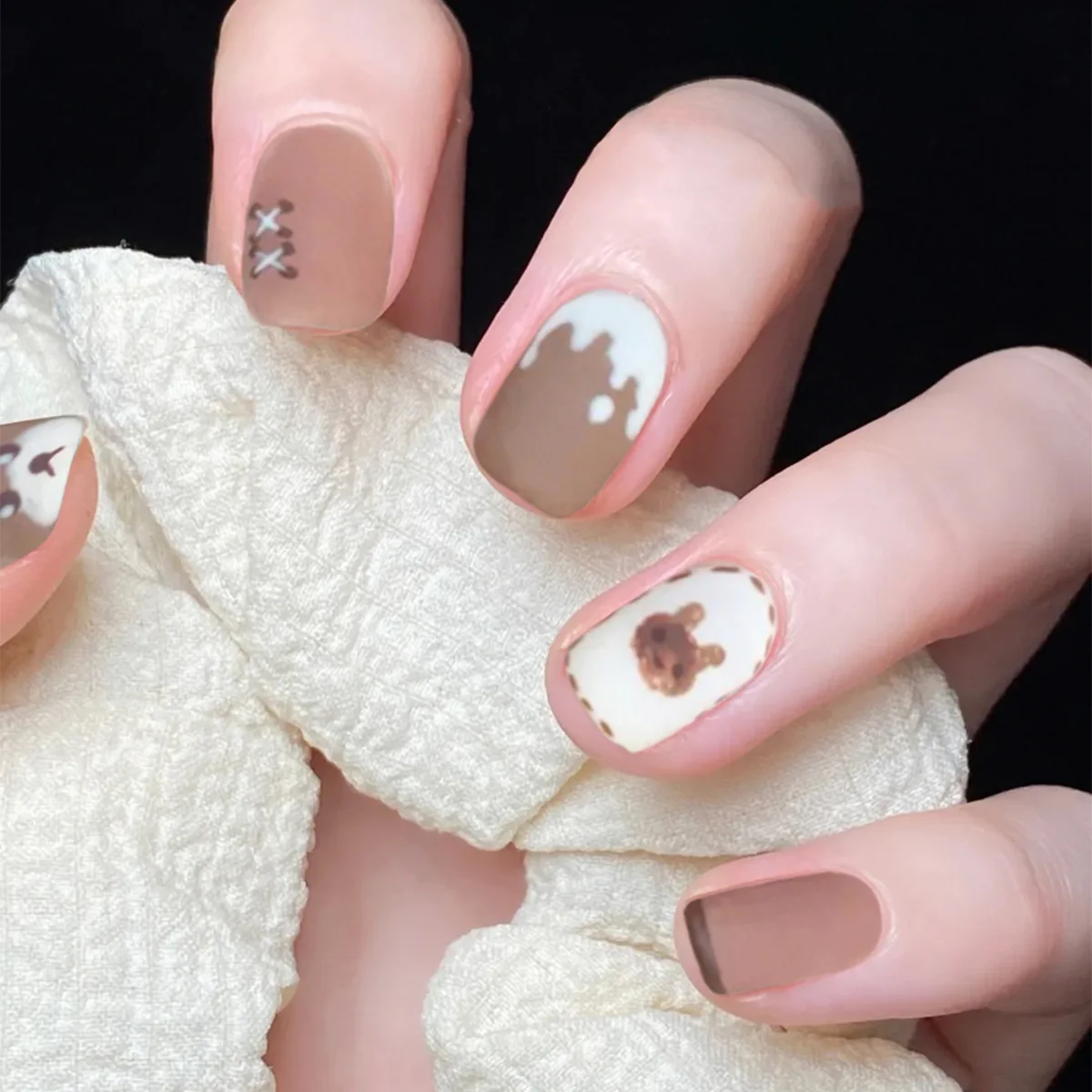 

24Pcs/Set Matte Brown Bear Fake Nails Sweet Style Glue Type Removable Short Paragraph Manicure Fully Covered Nail Decoration