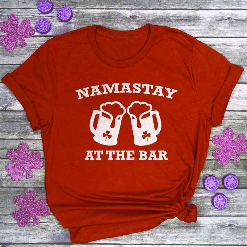 

Женская футболка Namastay At The Bar с круглым вырезом и цветочным принтом, повседневный Топ, летняя хлопковая модная хипстерская футболка, смешная ...