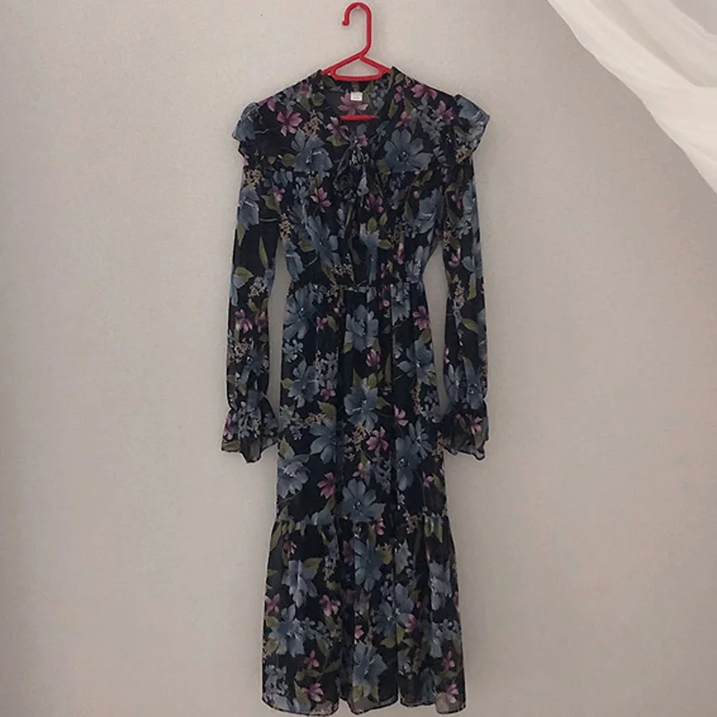 Винтажное длинное платье с оборками и расклешенными рукавами облегающее