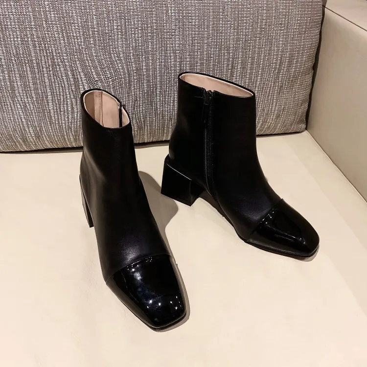 Классические ботильоны белого и черного цвета с блокировкой удобные зимние