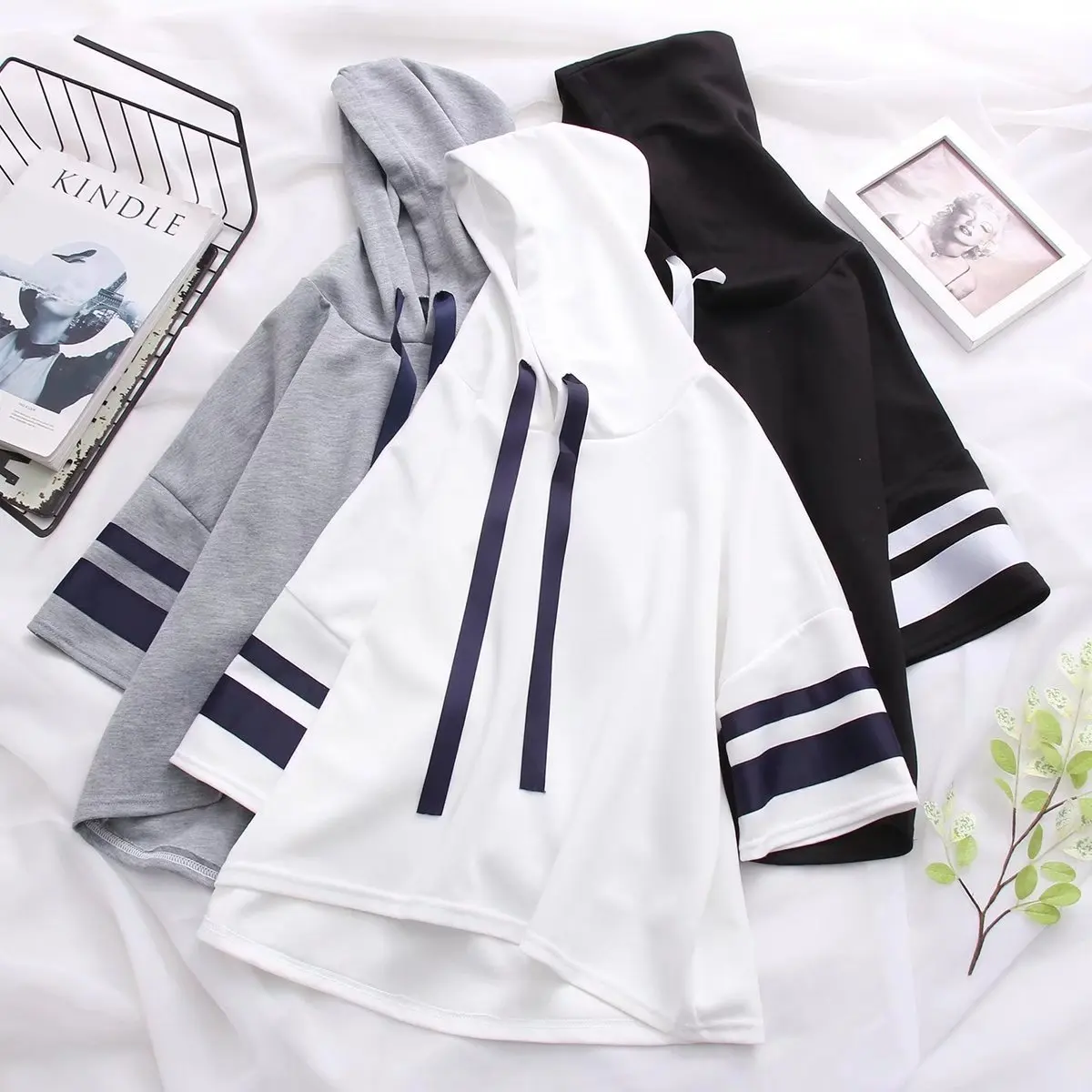 

New Spring Casual T-shirts Women Hooded Striped Short Sleeve Fashion Tops Female Student Fresh Style Cute Loose Pullover Sudader
