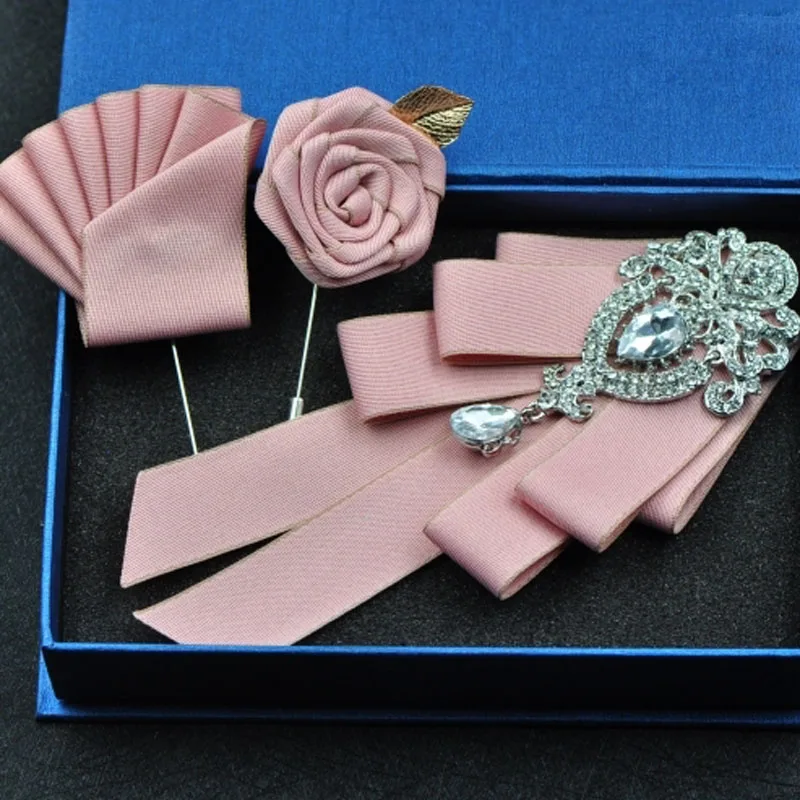 

Fashion New Handmade Rhinestone Bow Tie Wedding Accessories Ties Rose Brooch Pocket Towel Square Set Gifts for Men