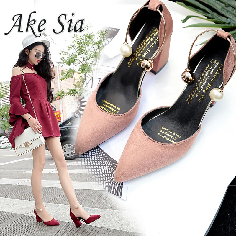 Женские замшевые туфли на высоком каблуке удобные с острым носком и пряжкой