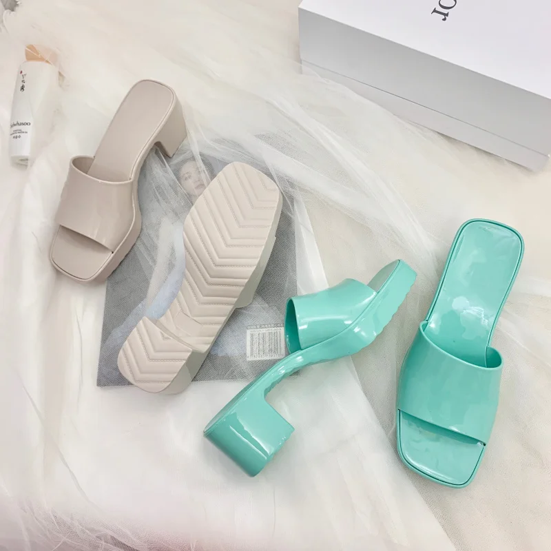 

2021 New Pink Jelly Shoes Women Thick Heel Sandals Outside Wear Square Toe High Heel Slippers Waterproof Fashion Slides Ladies