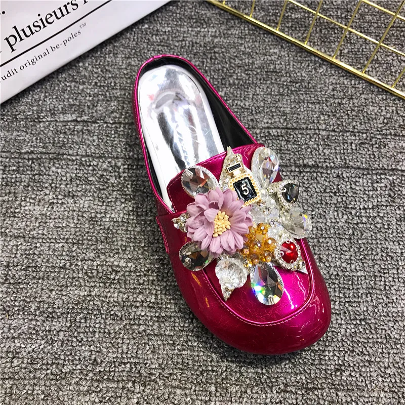 

Hot Sale Womens Patent Leather 3D Flower Rhinestones Crystal Slipper Flats Sandals Bling Shoes Summer 7Colors Plus Size New 2021
