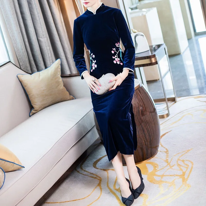 

2020 Spring Velvet CheongSam Modified Version Of The Dress Young Models Long Section Long-Sleeved embroidery Qi Pao Chinese