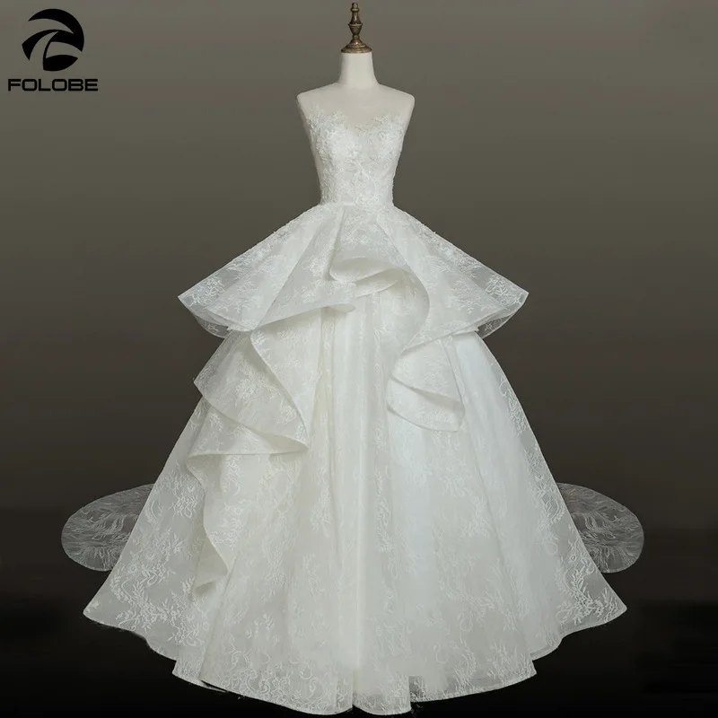 Бальное платье с оборками кружевное свадебное принцессы глубоким вырезом