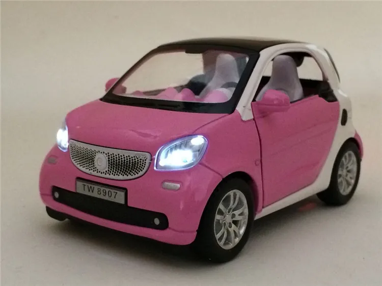 1:32 Масштаб Smart Fortwo литая под давлением металлическая модель автомобиля игрушка автомобиль со звуком светильник Коллекция