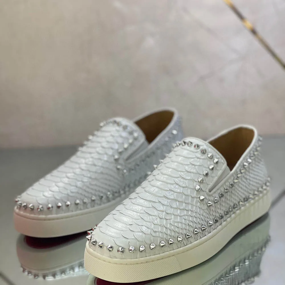 

Кроссовки мужские с низким вырезом, роскошные кожаные, с красной подошвой, со змеиным ножом, повседневные лоферы на плоской подошве, с шипам...