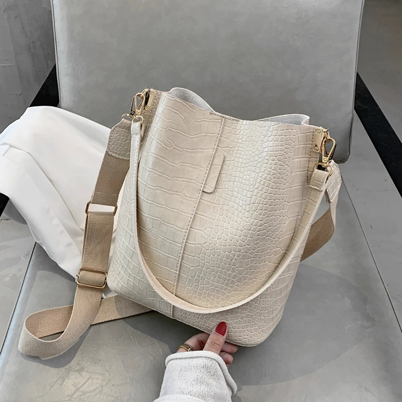 

Vintage Crocodile Pattern Bucket Shoulder Bags For Women Wide Strap Large Capacity PU Leather Work Ladies Crossbody Bags 2021
