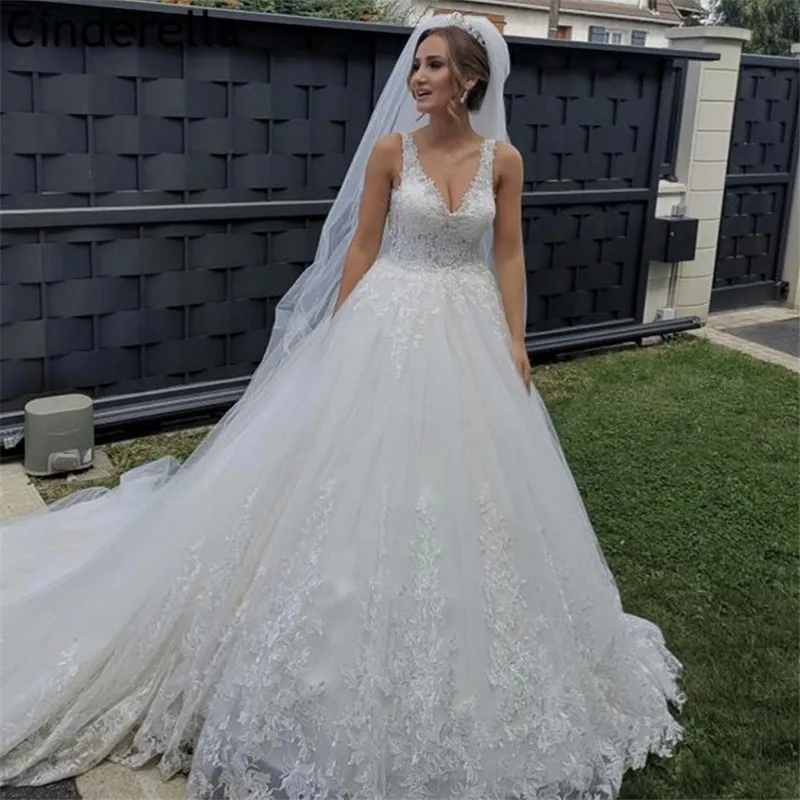 

Свадебные платья Специальный Дизайн Совок с рукавами-крылышками трапециевидные тюлевые кружевные аппликационные Свадебные платья со шнур...