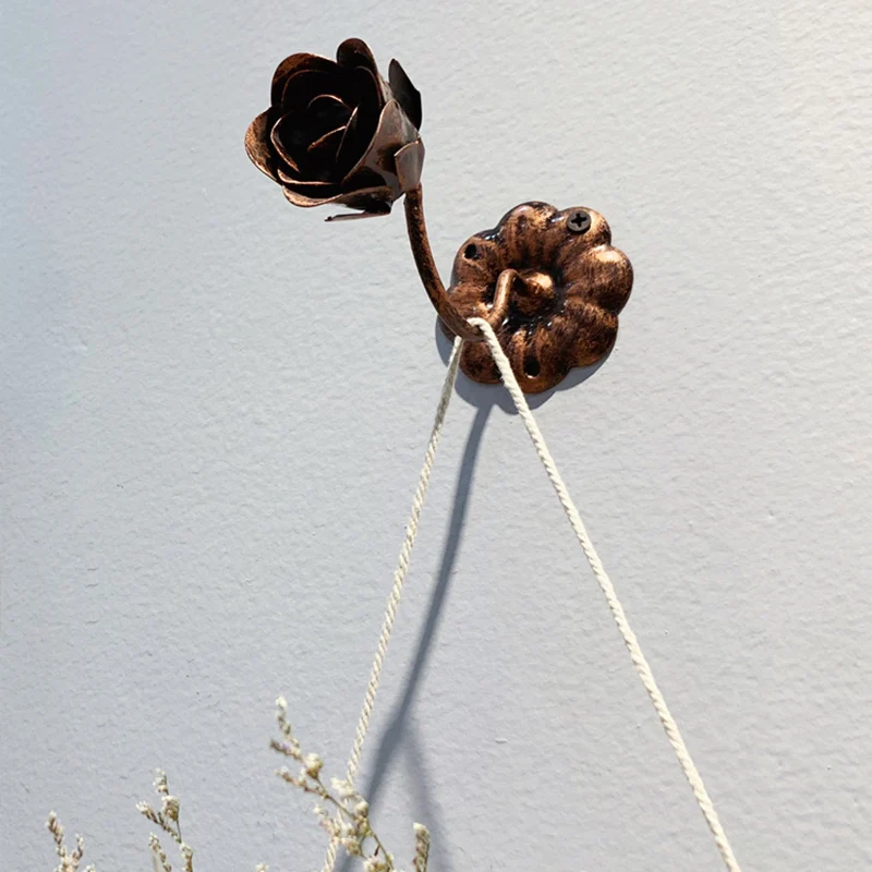 

Retro metal flower hook display for clothing store shop