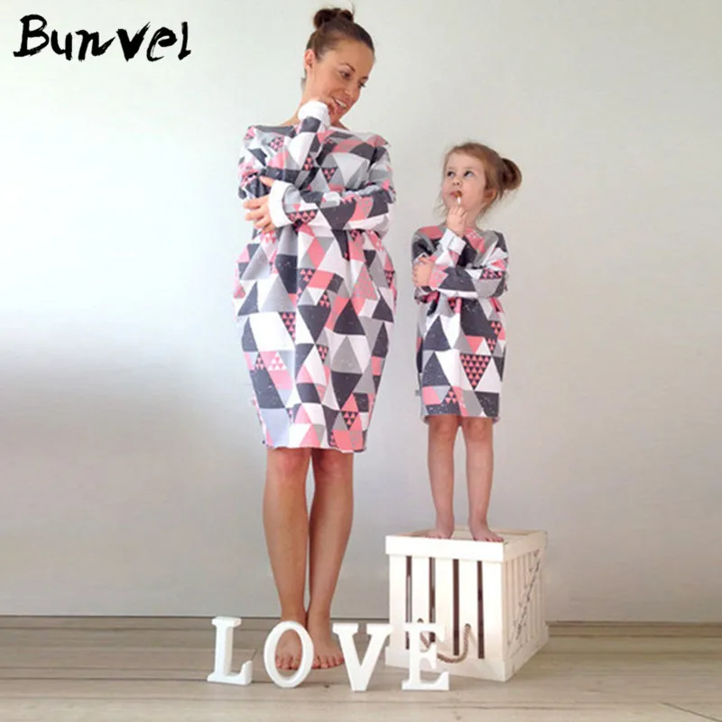 Bunvel/осенне зимняя одежда для мамы и дочки платья с геометрическим принтом
